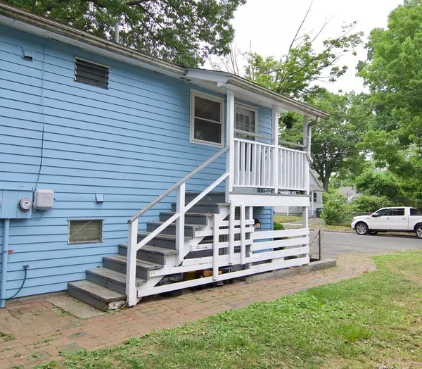 Springfield, MA 01104,63-65 Melville St