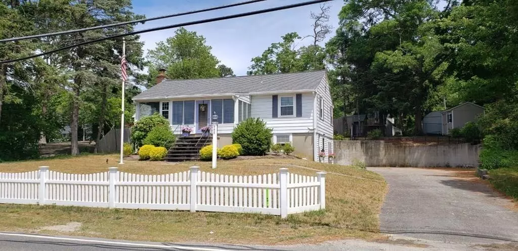 Bourne, MA 02559,985 Shore Road