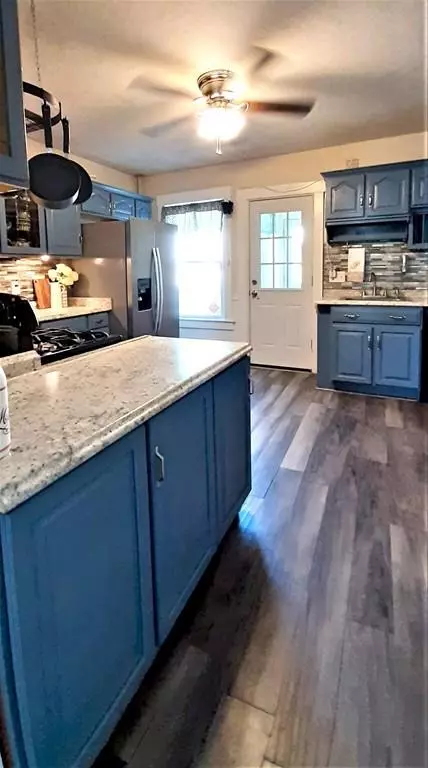 Clinton, MA 01510,177 Oak St
