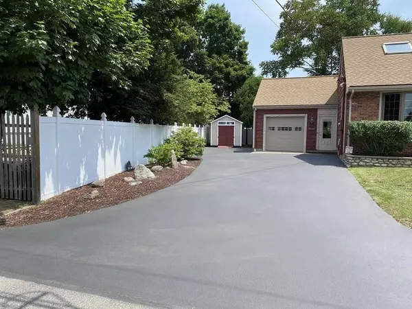 Saugus, MA 01906,4 Farmland Road