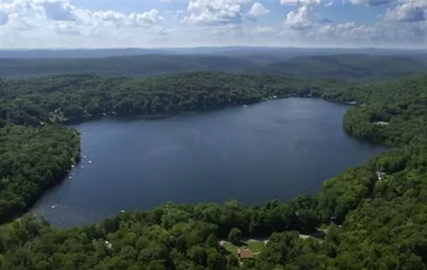 Huntington, MA 01050,0 Norwich Lake