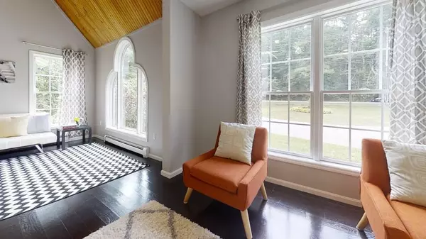 Rochester, MA 02770,702 Snipatuit Rd