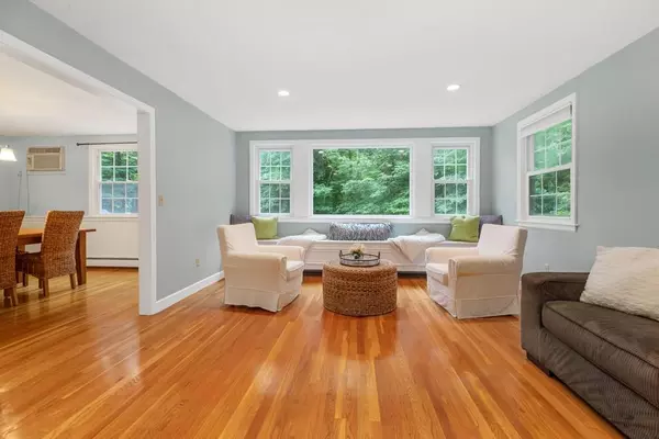 Hingham, MA 02043,7 Camelot Dr