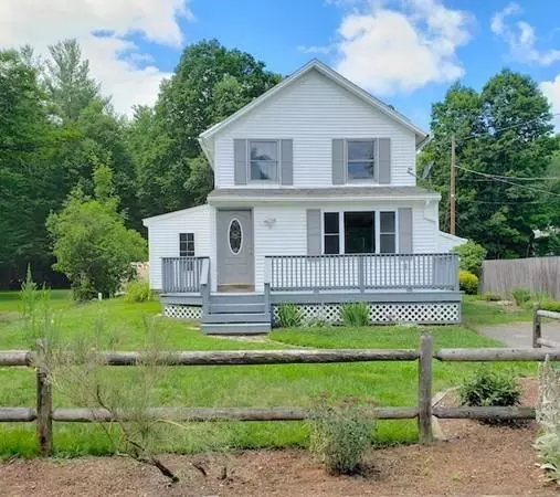 16 Park St, Russell, MA 01071