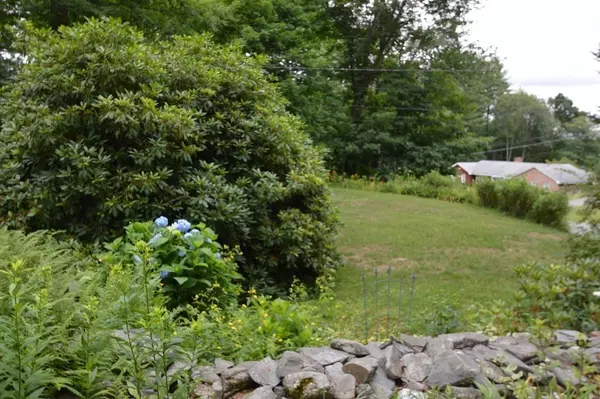 Lancaster, MA 01523,7 Highfield Dr