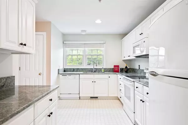 Abington, MA 02351,1105 Thayer St #1105
