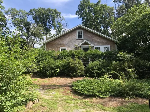 11 Curve Street, Sherborn, MA 01770