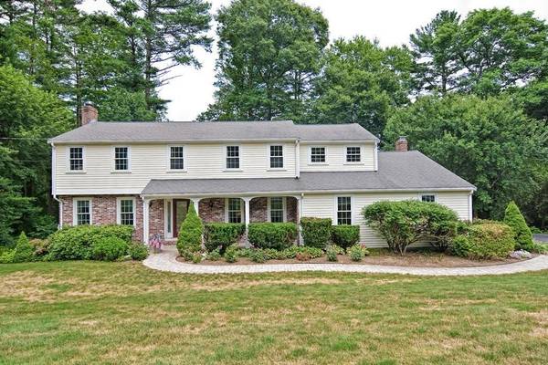 4 Mohawk Street, Medfield, MA 02052