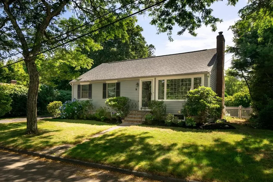 5 Baker Ln, Mattapoisett, MA 02739