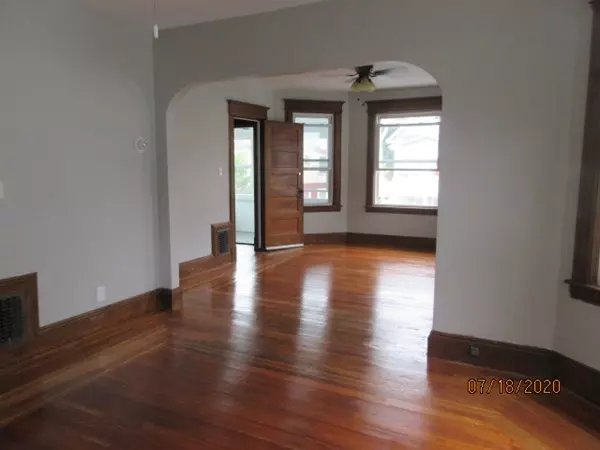 Springfield, MA 01109,47- 49 Rochelle St