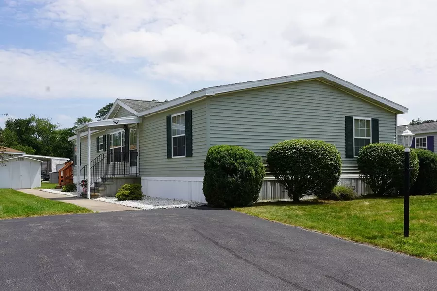 637 S Washington St #28, North Attleboro, MA 02760