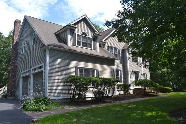 31 Frontier Dr, Walpole, MA 02081