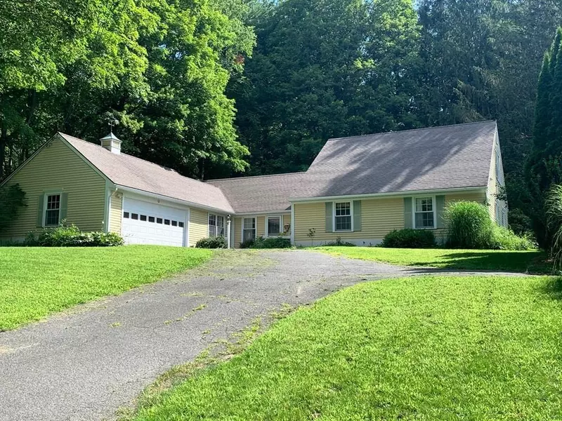 6 North Hillside Rd, Deerfield, MA 01373