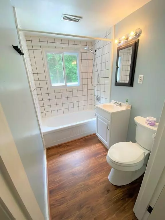 Clinton, MA 01510,11 Blossom St