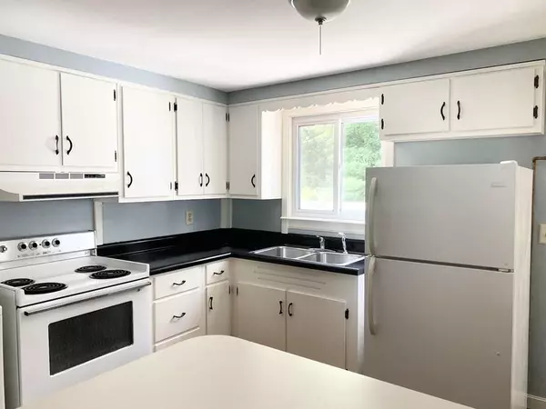 Clinton, MA 01510,11 Blossom St