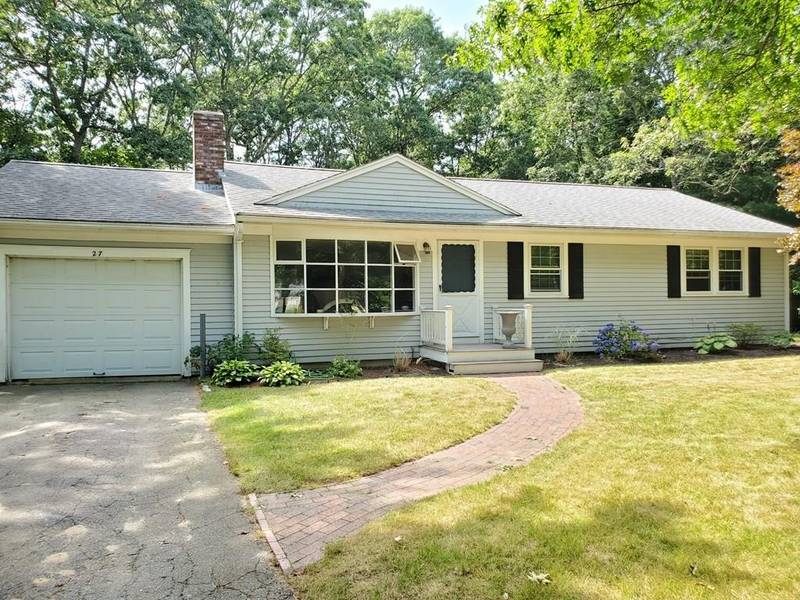 27 Starlight Dr, Barnstable, MA 02648