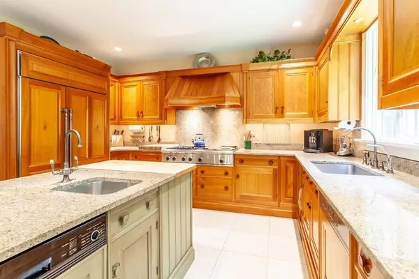 Carlisle, MA 01741,147 Robbins Dr