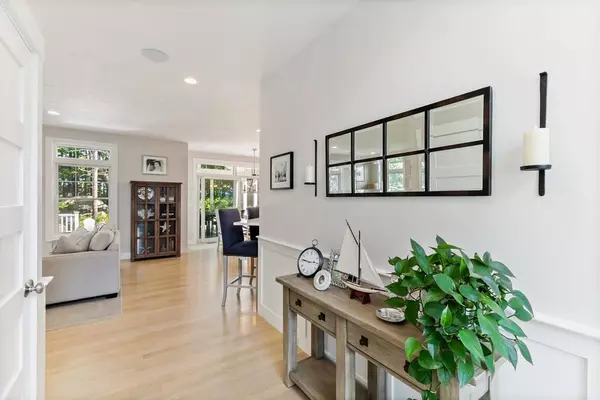 Manchester, MA 01944,8 Skytop Drive