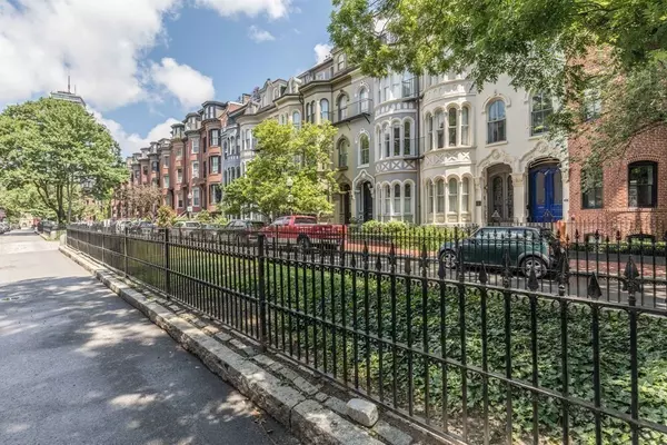 11 Rutland Sq, Boston, MA 02118