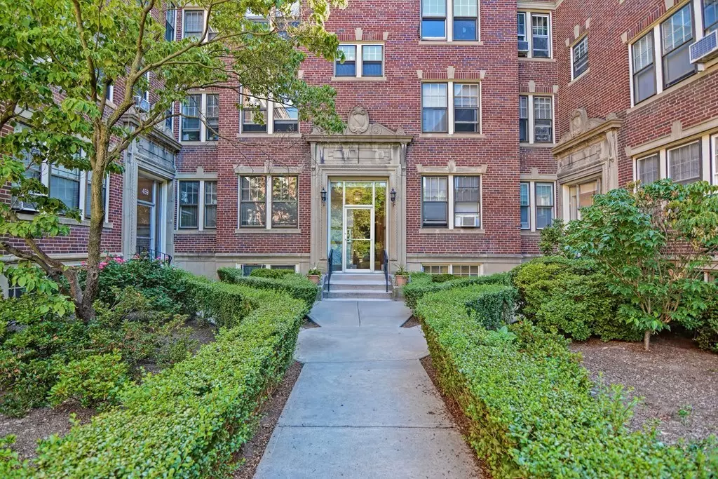 Brookline, MA 02446,455 Washington Street #B
