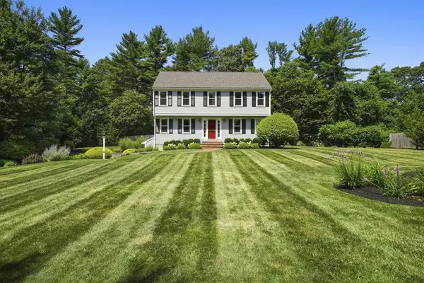 12 Maple Pond Ln, Duxbury, MA 02332