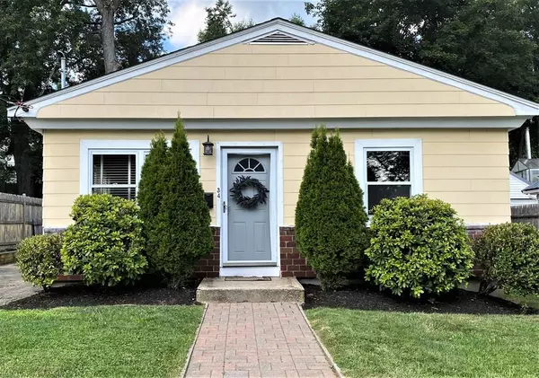 34 Mokema Ave, Waltham, MA 02451