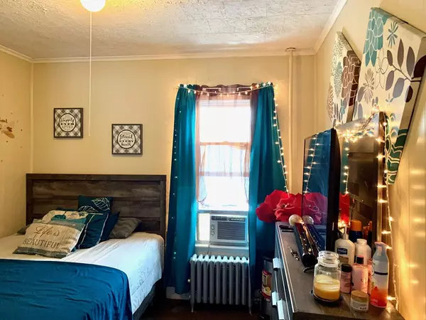 Springfield, MA 01107,62 Waverly St