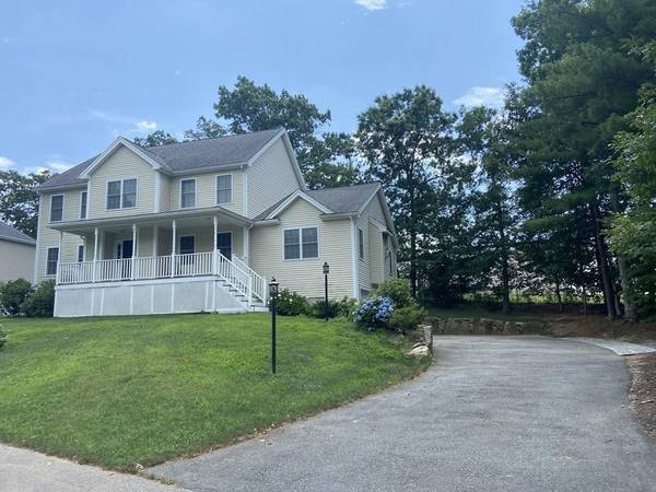 2 Independence Ln, Medway, MA 02053