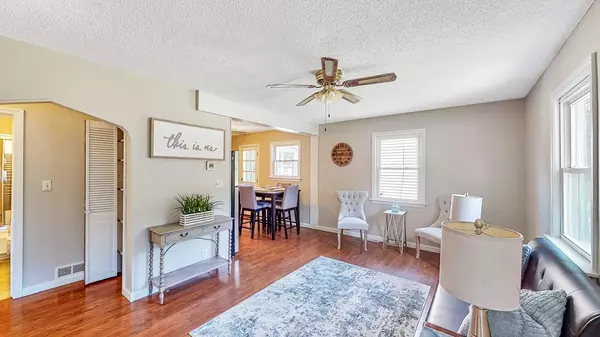 104 Seymour Ave, Springfield, MA 01109