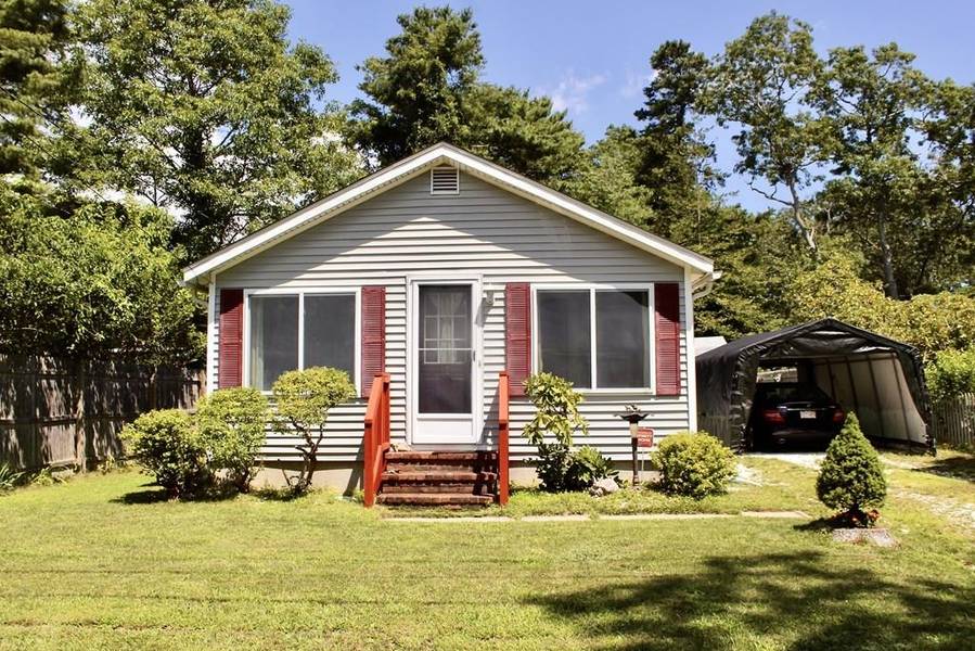 17 Ryder St, Wareham, MA 02532