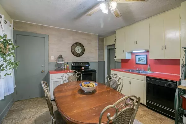 Springfield, MA 01108,109-111 Olmsted Dr