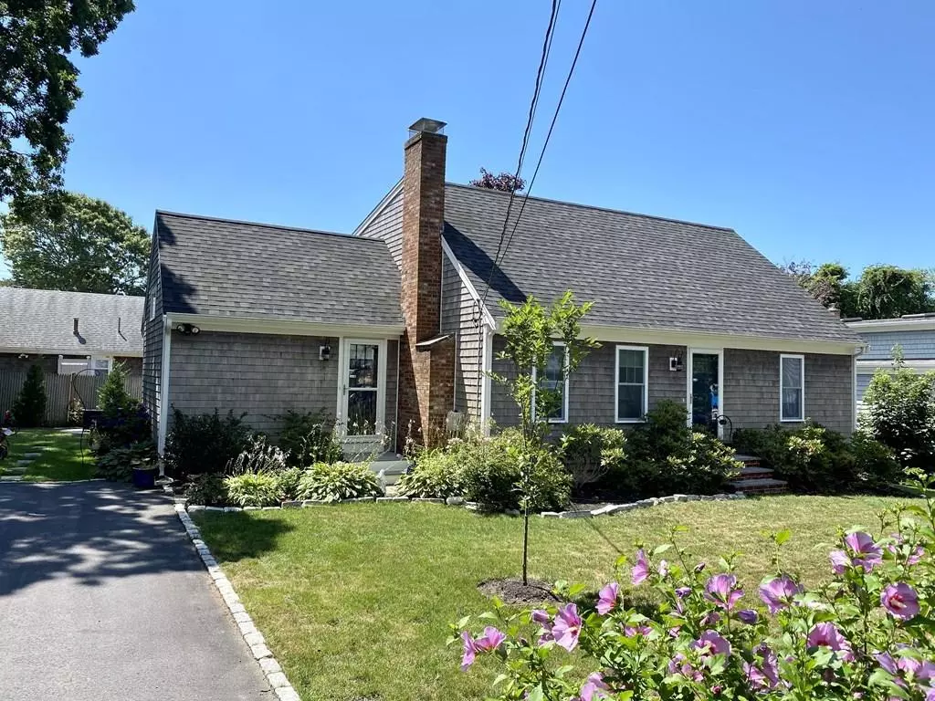 Falmouth, MA 02536,9 Oak Street