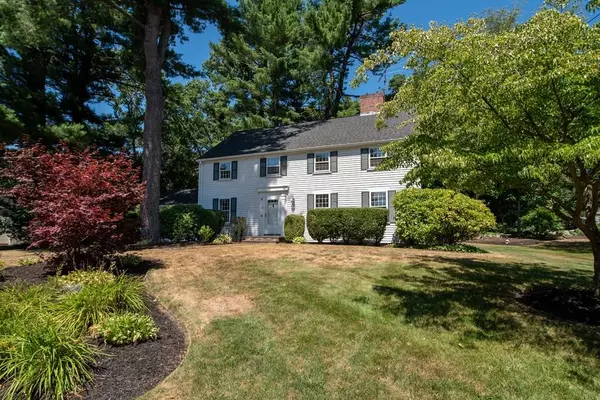 15 Olde Towne Road, Lynnfield, MA 01940