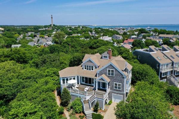 98 Bayberry Ave, Provincetown, MA 02657