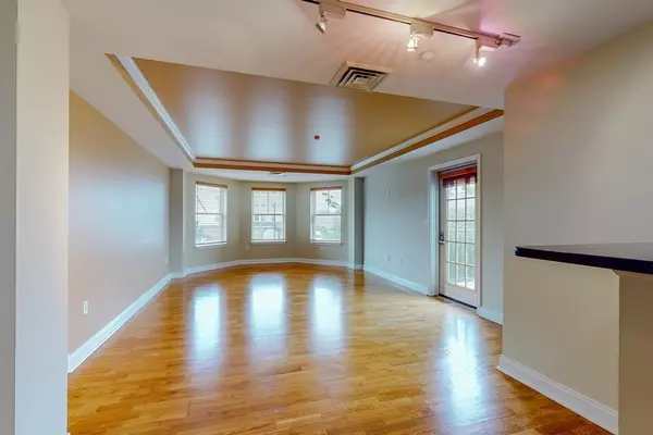 Quincy, MA 02171,10 Seaport Dr #2215