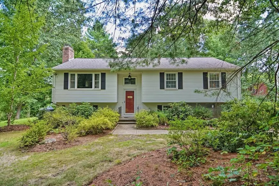 81 Front St, Hopkinton, MA 01748