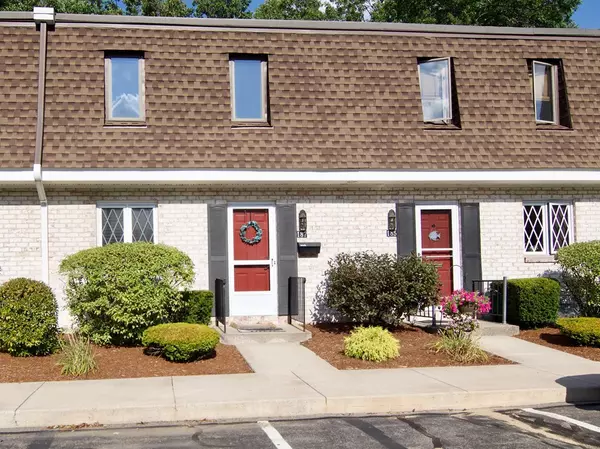 187 Porter Lake Dr #187, Springfield, MA 01106