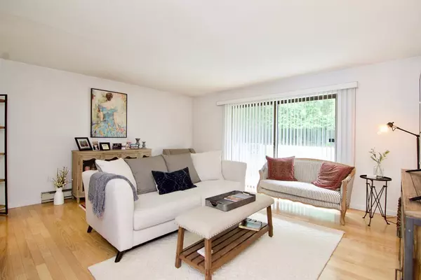 Springfield, MA 01106,187 Porter Lake Dr #187