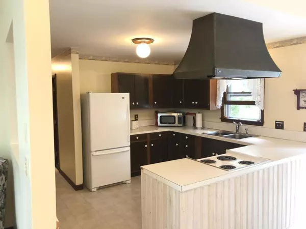 Eastham, MA 02642,385 Oak Leaf Rd