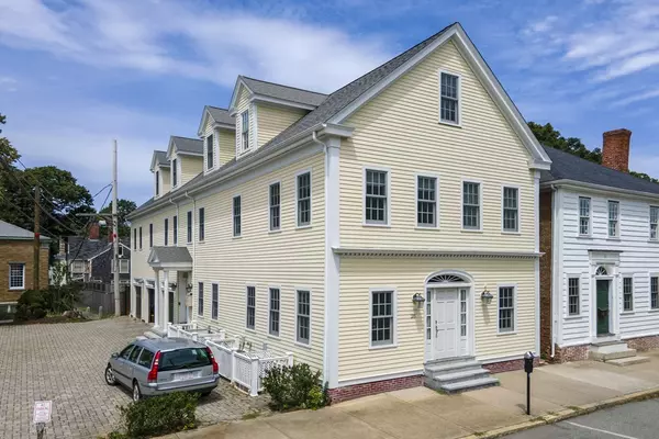 28 Middle St #2, Plymouth, MA 02360