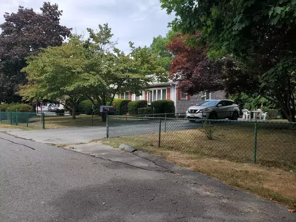 Acushnet, MA 02743,3 Paulette St