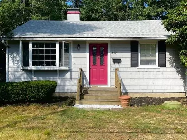 249 Maravista Ave, Falmouth, MA 02536