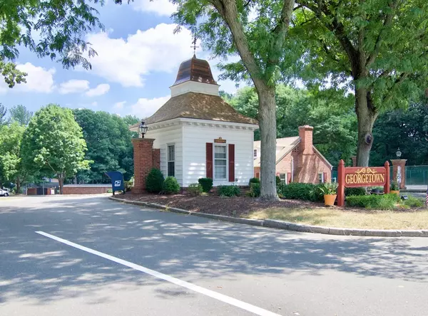 28 Williamsburg Dr #28, Springfield, MA 01108