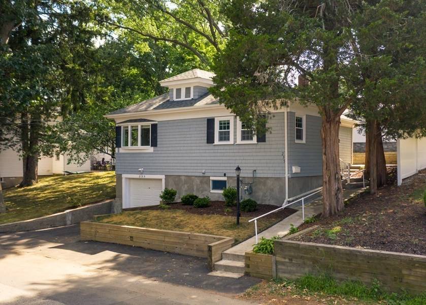 235 Idlewell Blvd, Weymouth, MA 02188