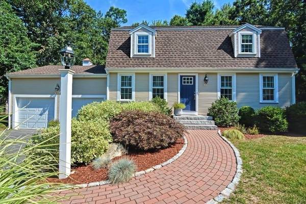 17 Ridge Rd, Walpole, MA 02081