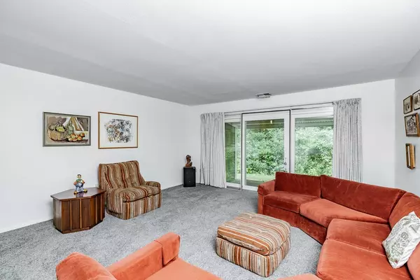 Springfield, MA 01129,68 Nassau Dr #68