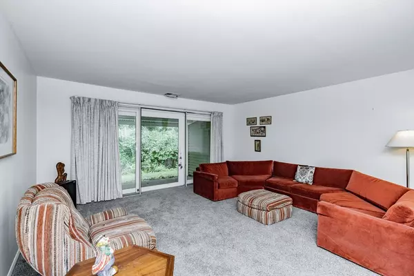 Springfield, MA 01129,68 Nassau Dr #68