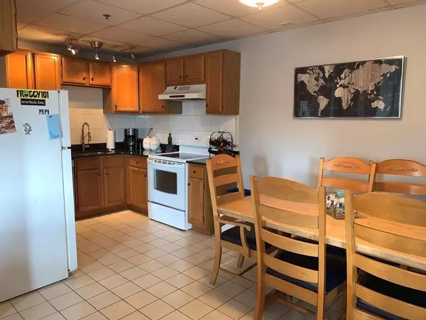 Peabody, MA 01960,64 Foster St #301