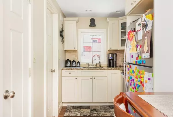 Tiverton, RI 02878,131 Thibault Lane