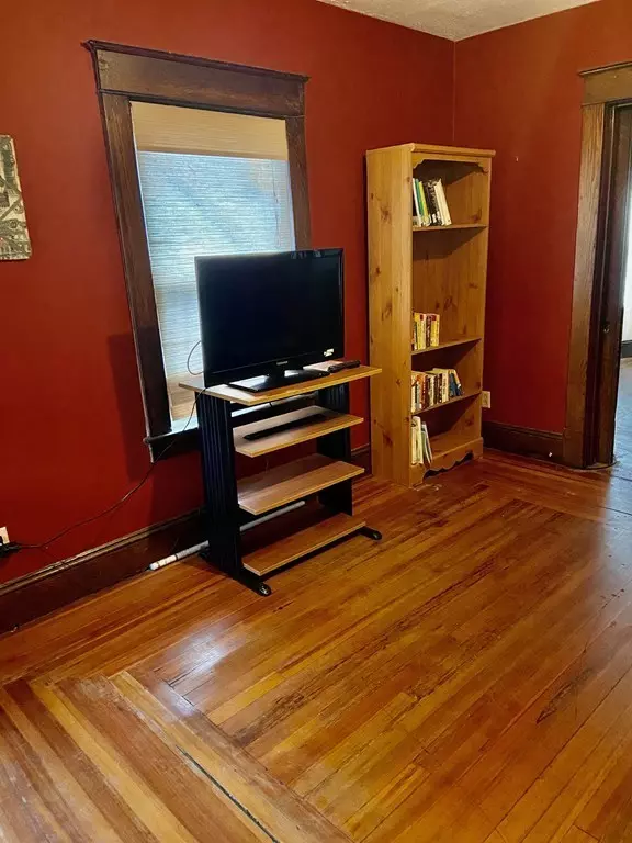 Springfield, MA 01109,56 Kenyon St